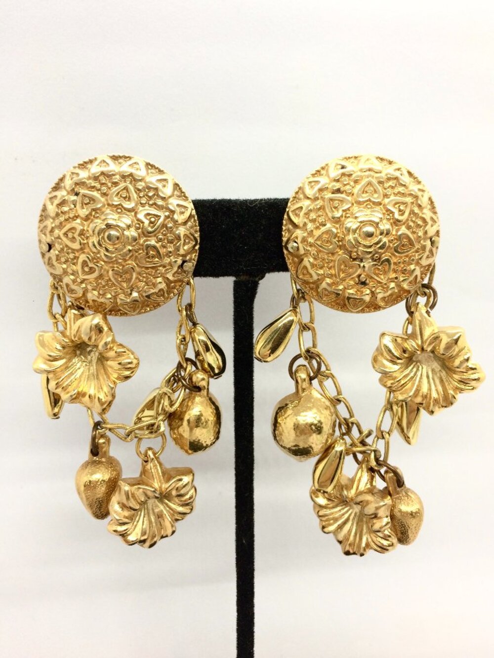 VINTAGE CHARM EARRINGS Gold Tone Heart Floral Dangle Clip On Statement
